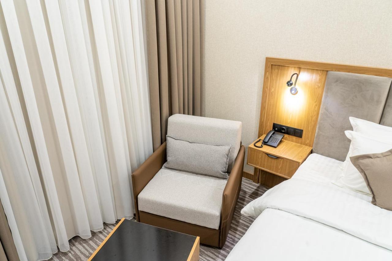 Mirzo Hotel Tasjkent Exteriör bild