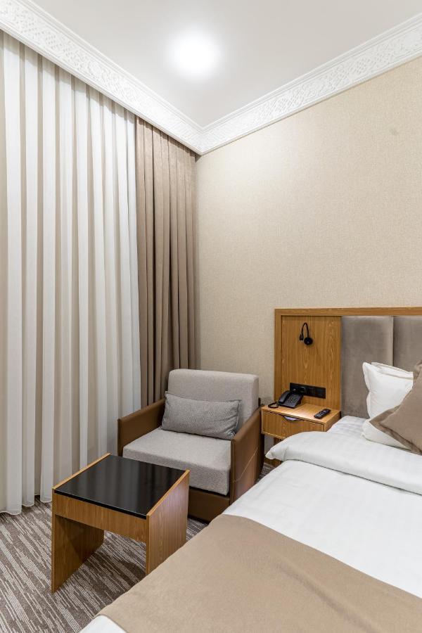 Mirzo Hotel Tasjkent Exteriör bild