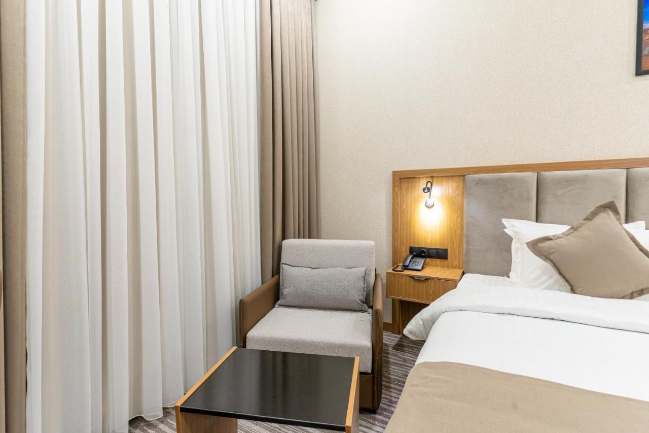 Mirzo Hotel Tasjkent Exteriör bild