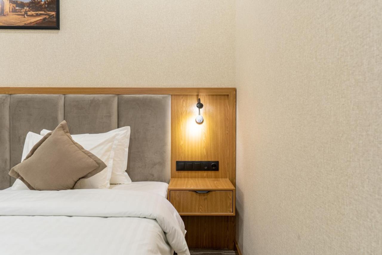 Mirzo Hotel Tasjkent Exteriör bild