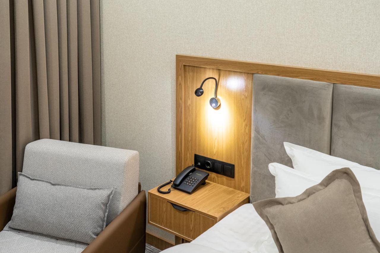 Mirzo Hotel Tasjkent Exteriör bild